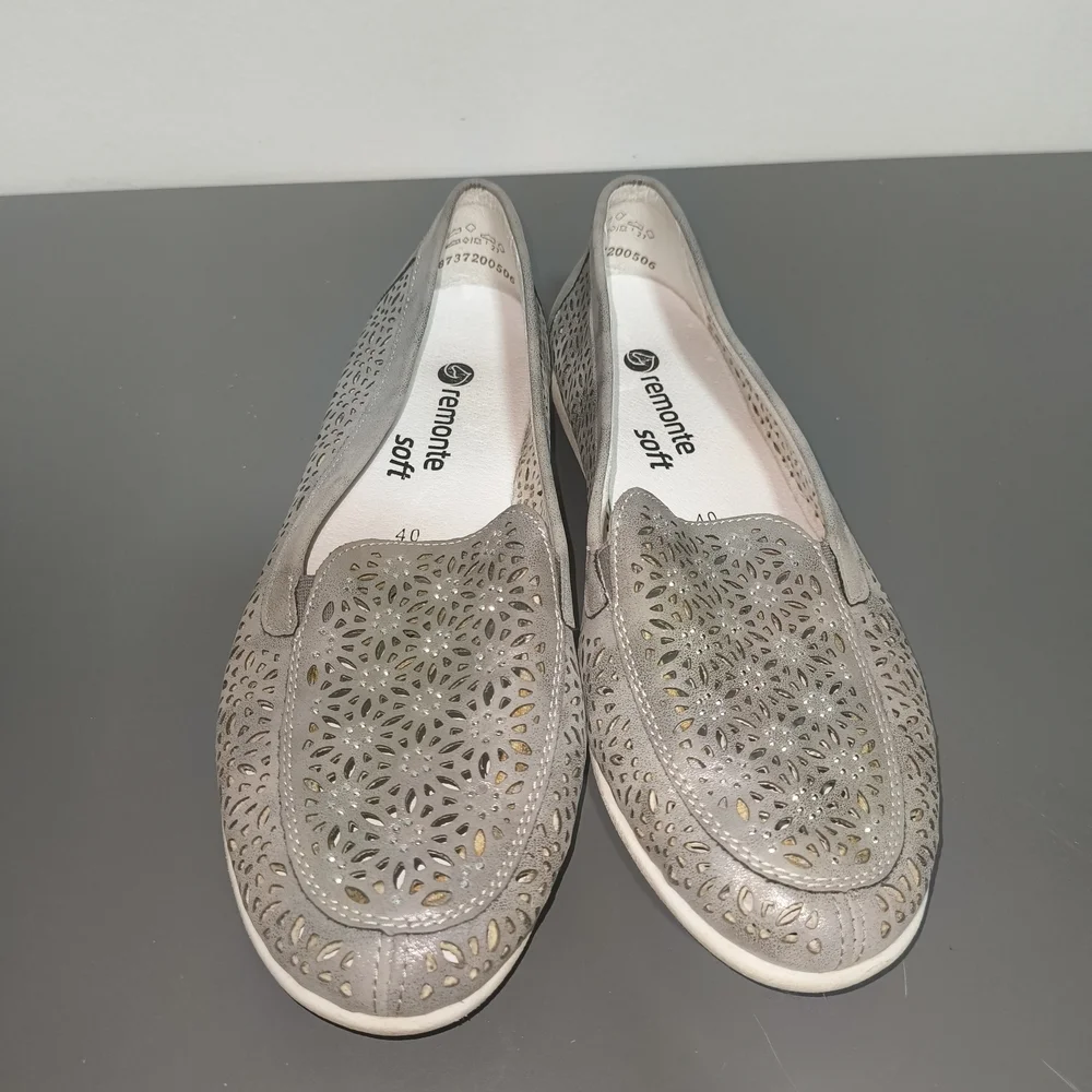 Remonte Women's Gray Perforated Flats